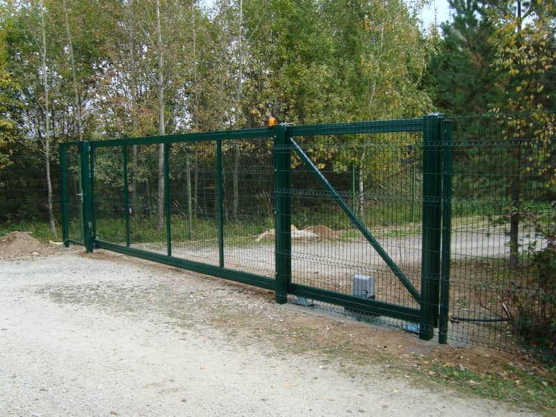 Сетчатый забор DoorHan в Москве с установкой