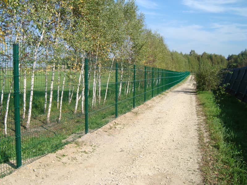 Сетчатый забор DoorHan в Москве с установкой