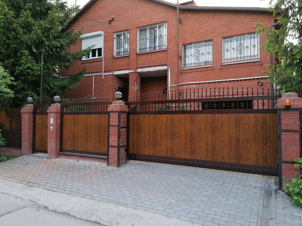 Уличные ворота DoorHan в Москве с установкой